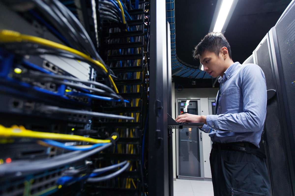 🔧 Administracja Serwerami VPS - Czy to Must Have dla Twojej Firmy? 🚀